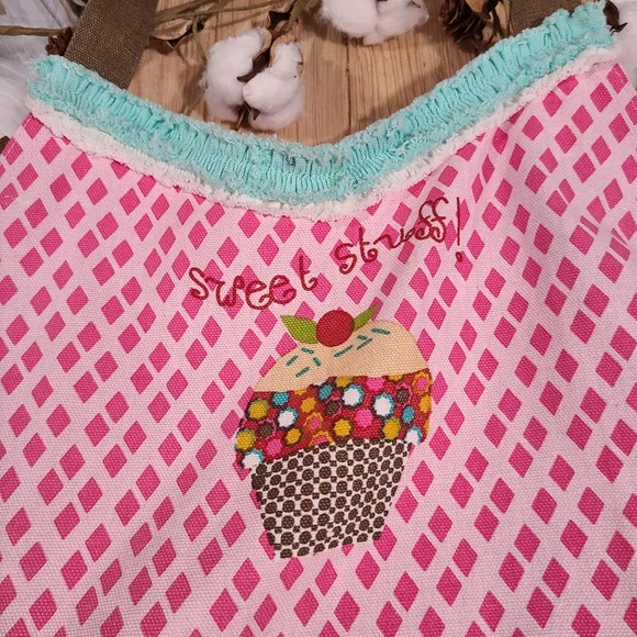 🧁🧁NEW🧁🧁SUPER CUTE!! Sweet Stuff Cupcake Apron for young girl cookers 🧁🧁 - Picture 6 of 16